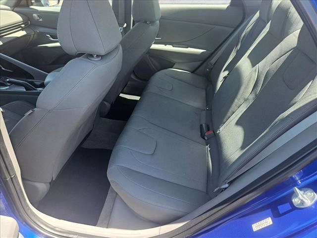 Used 2023 Hyundai Elantra SE FWD image 17