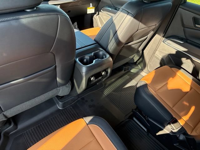 New 2027 Chevrolet Traverse Z71 w/ LPO, Floor Liner Package AWD/4WD image 44