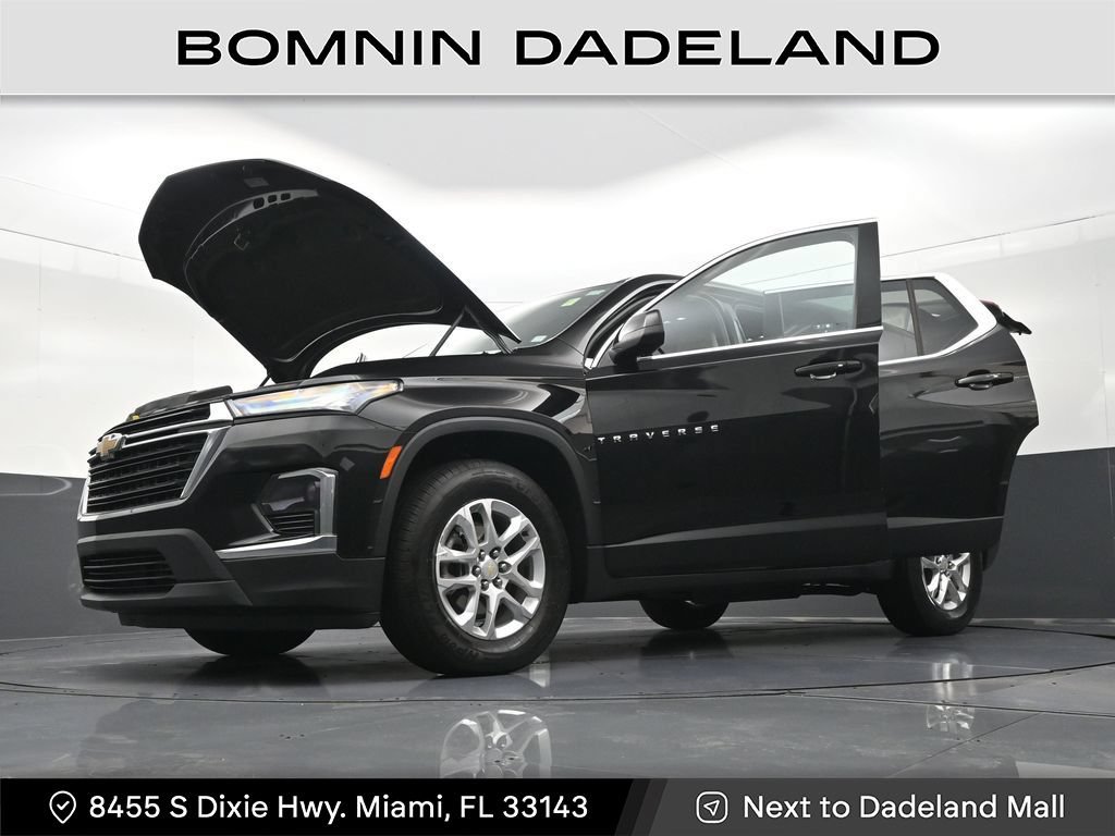 Used 2022 Chevrolet Traverse LS FWD image 1
