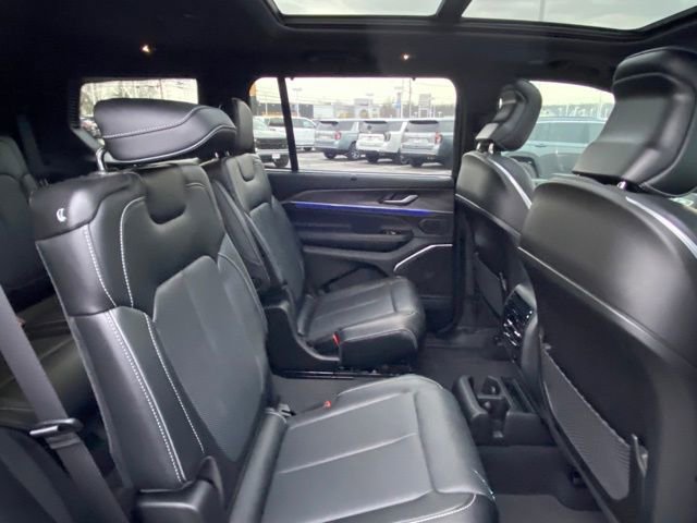 Used 2024 Jeep Grand Cherokee L Overland w/ Luxury Tech Group IV image 23