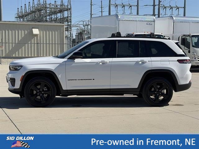 Used 2023 Jeep Grand Cherokee Altitude AWD/4WD image 8