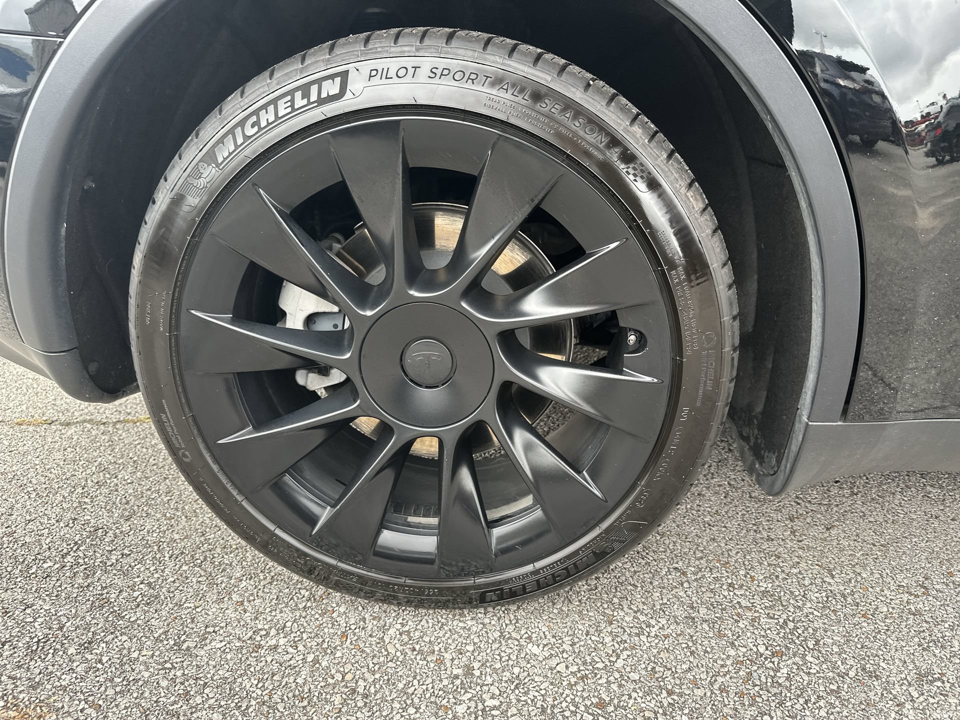 Used 2025 Tesla Model Y Long Range AWD/4WD image 18
