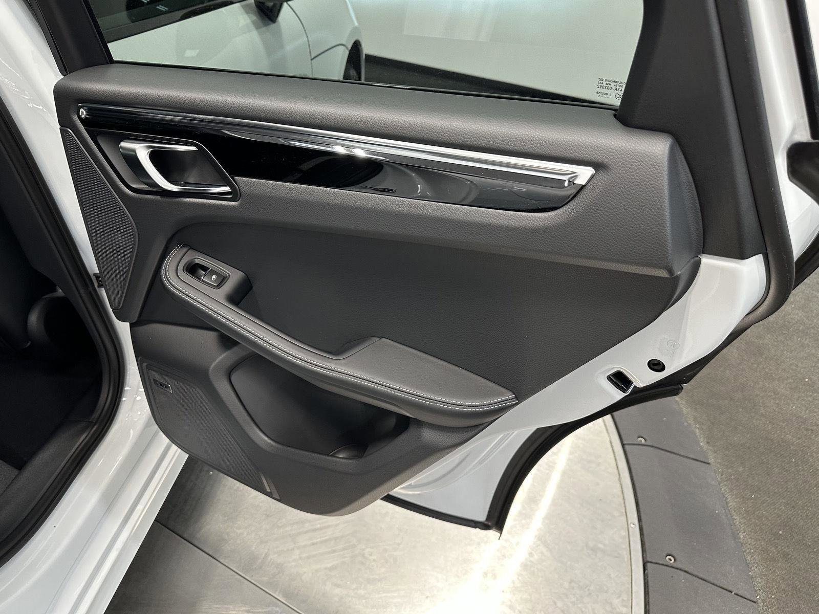New 2025 Porsche Macan Turbo image 39