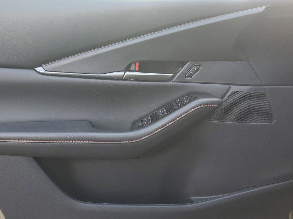 Used 2025 MAZDA CX-30 Carbon image 12
