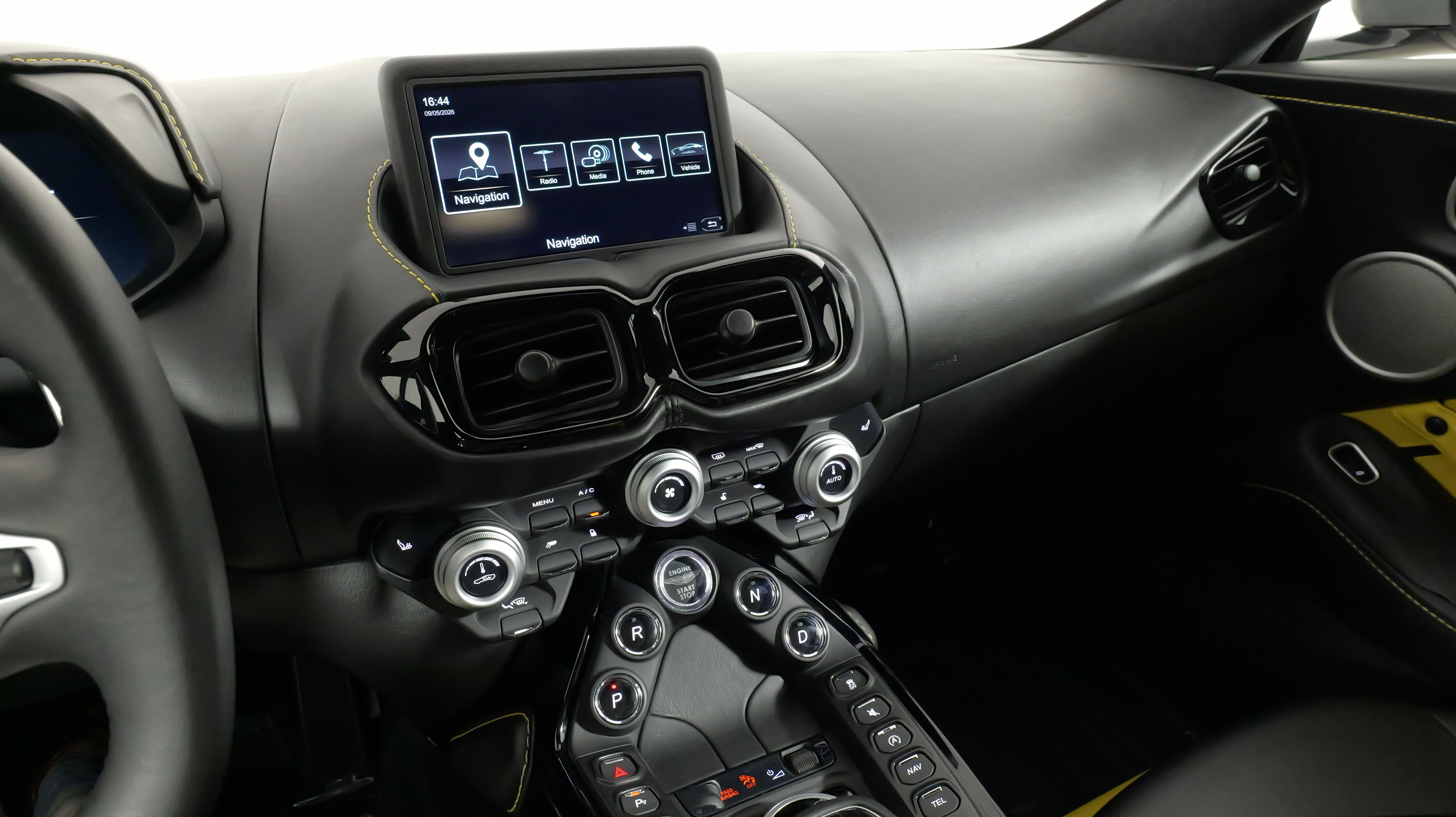Used 2019 Aston Martin V8 Vantage Coupe RWD image 51