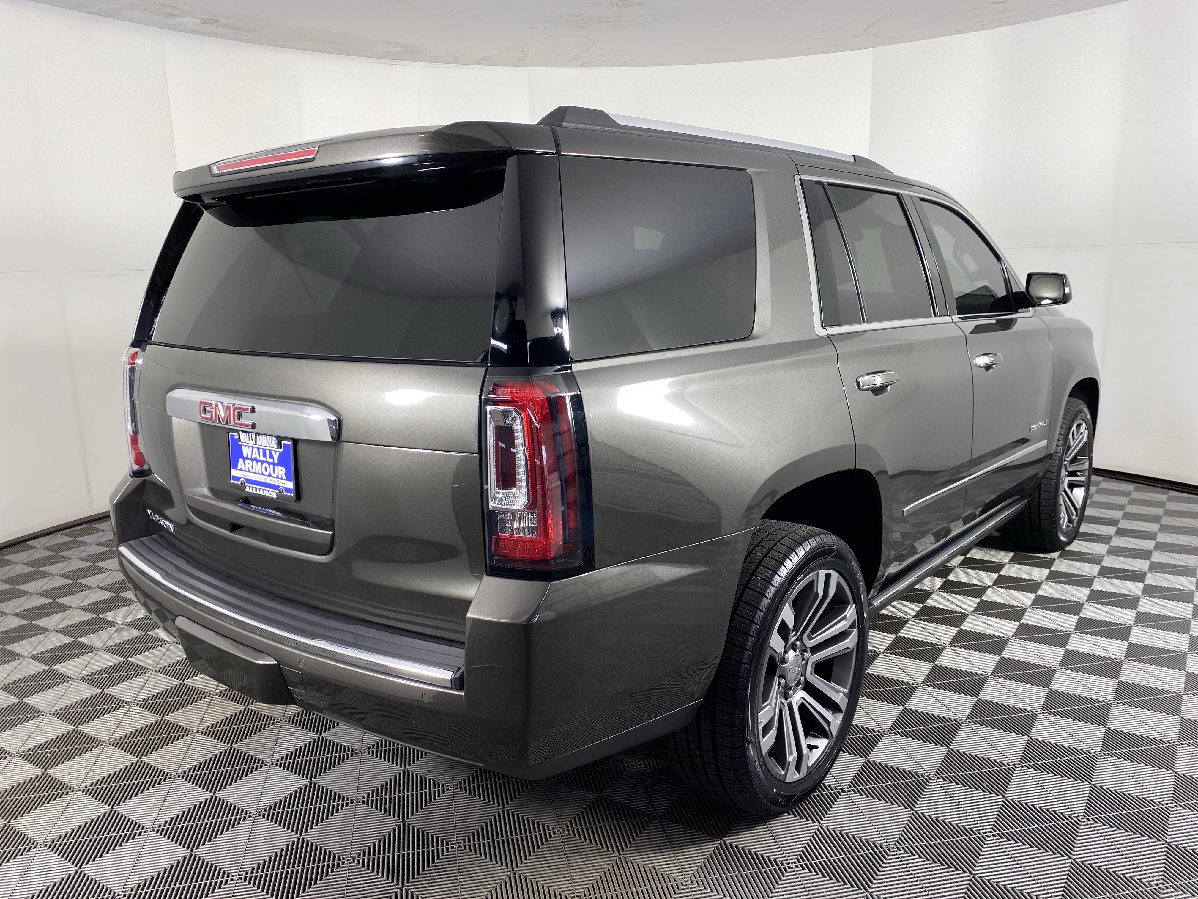 Used 2019 GMC Yukon Denali w/ Denali Ultimate Package image 8