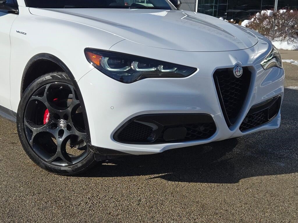 Used 2024 Alfa Romeo Stelvio Veloce image 2