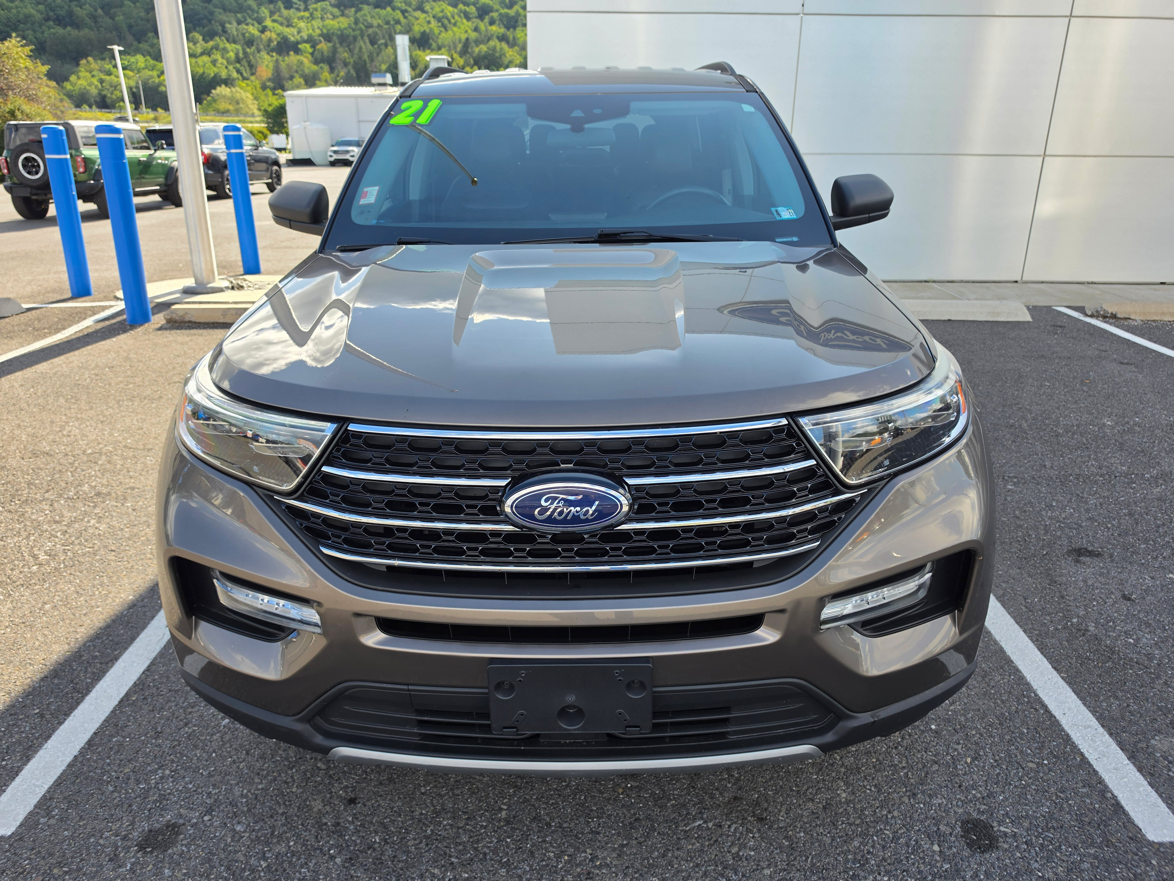 Used 2021 Ford Explorer XLT w/ Equipment Group 202A AWD/4WD image 9
