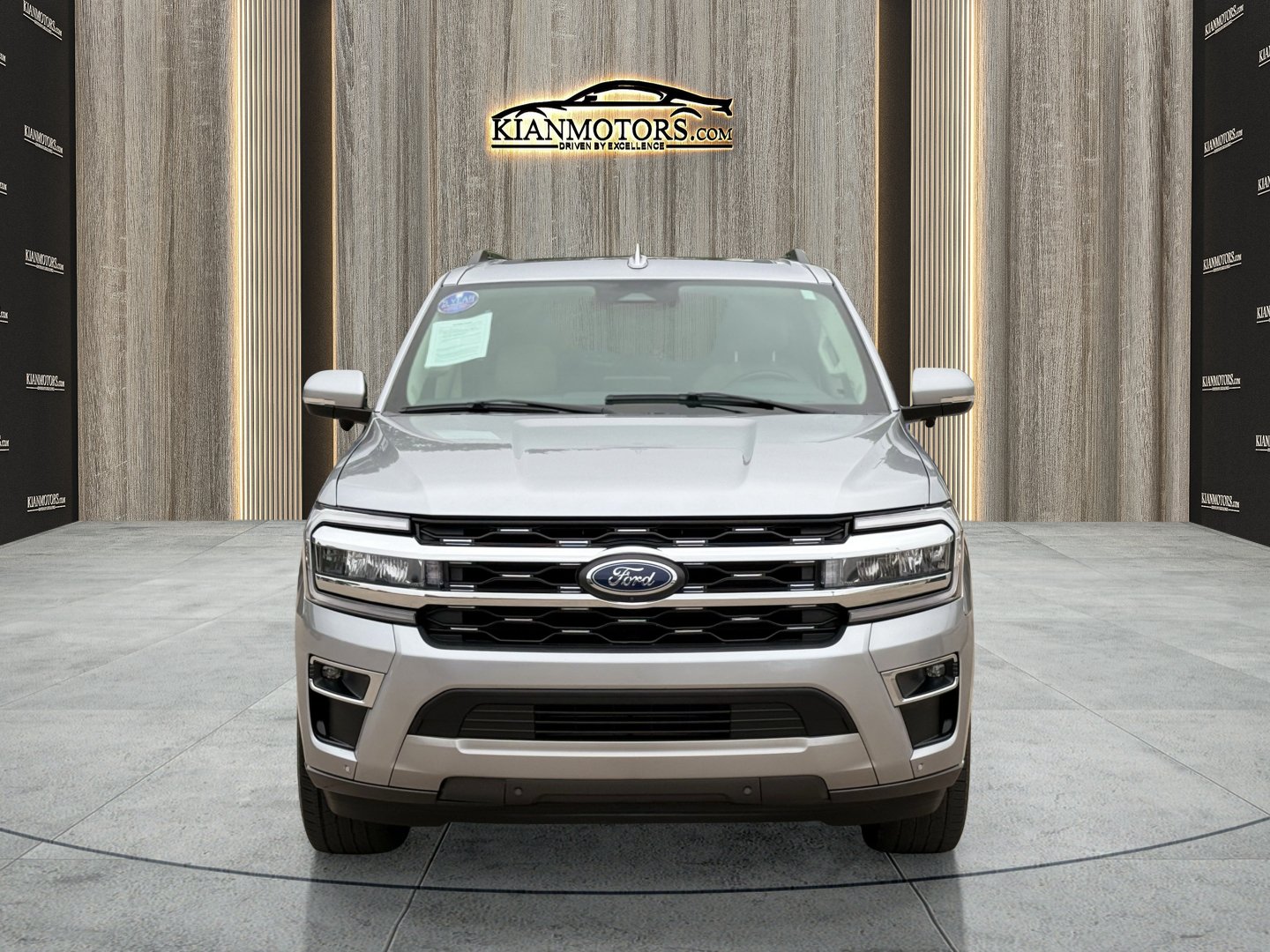 Used 2023 Ford Expedition Limited RWD image 2