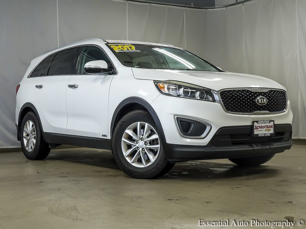 Used 2017 Kia Sorento AWD w/ LX Convenience Package image 2