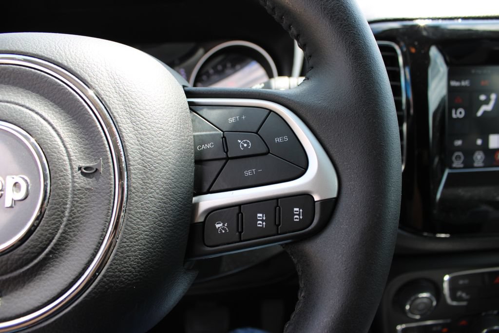 Used 2021 Jeep Compass Latitude w/ Sun and Sound Group AWD/4WD image 17