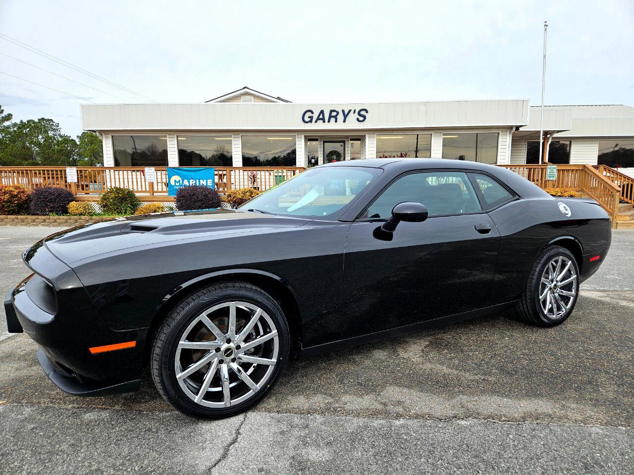 Used 2019 Dodge Challenger SXT image 2