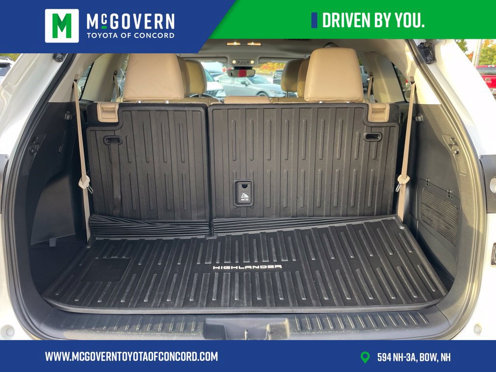 Used 2021 Toyota Highlander XLE AWD/4WD image 22