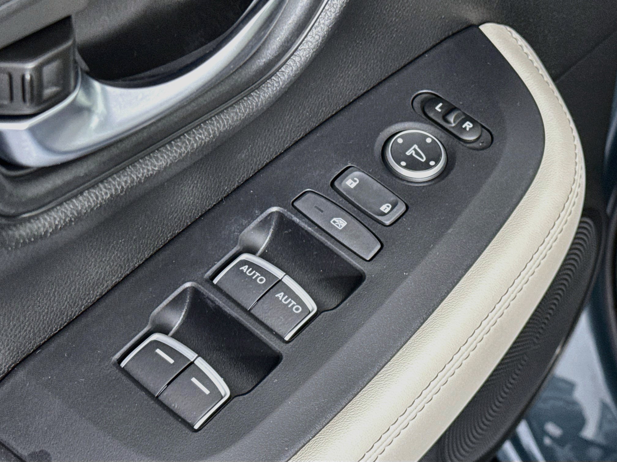 Certified 2024 Honda HR-V EX-L image 17
