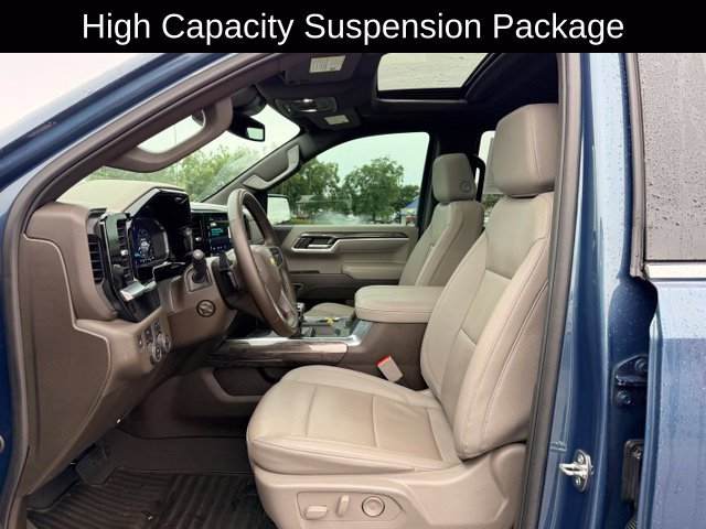 Used 2023 Chevrolet Silverado 1500 High Country w/ Technology Package AWD/4WD image 8