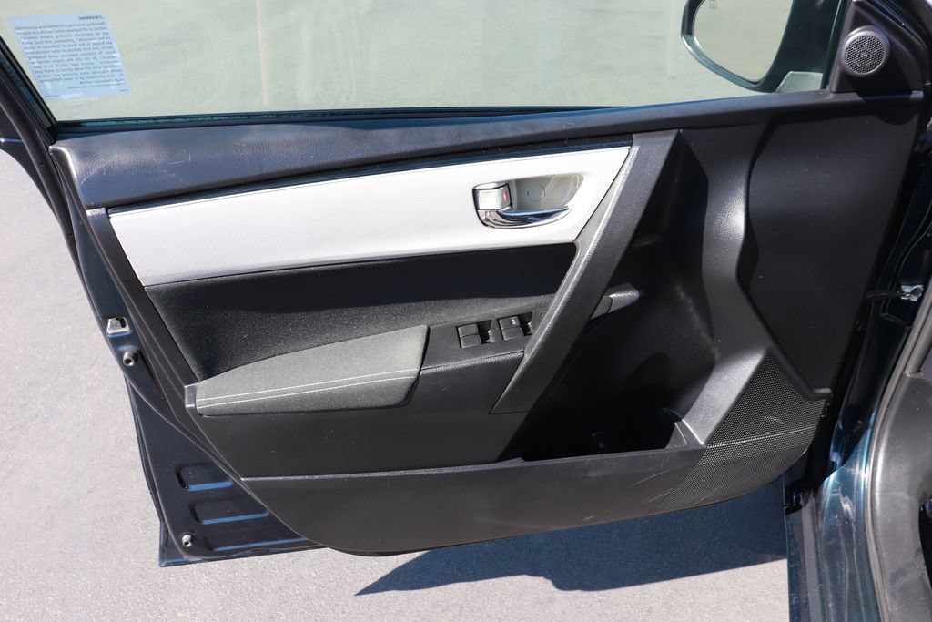 Used 2017 Toyota Corolla LE w/ Carpet Mat Package (TMS) FWD image 12