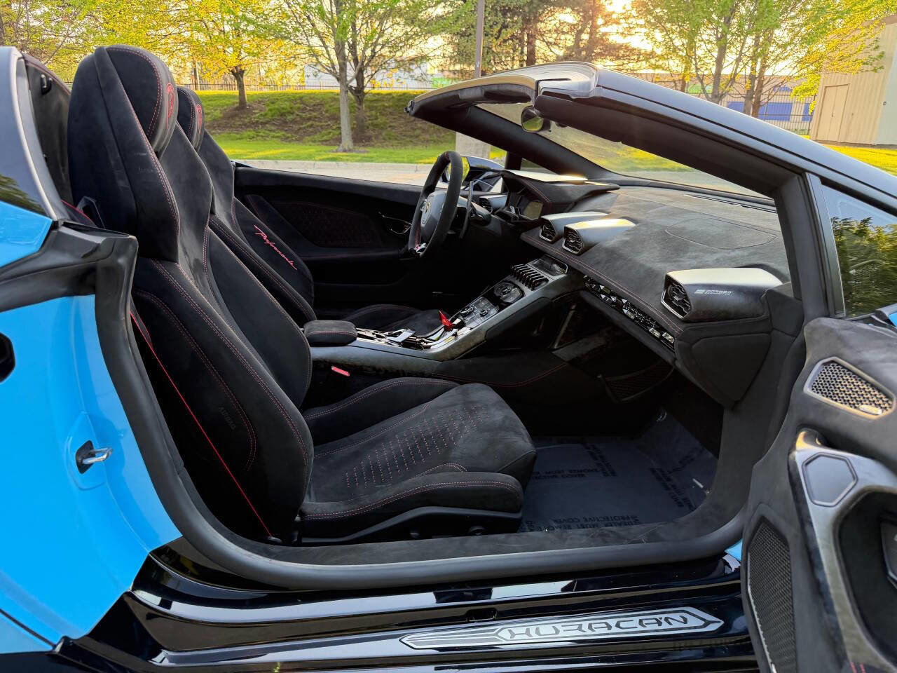Used 2018 Lamborghini Huracan Performante AWD/4WD image 22