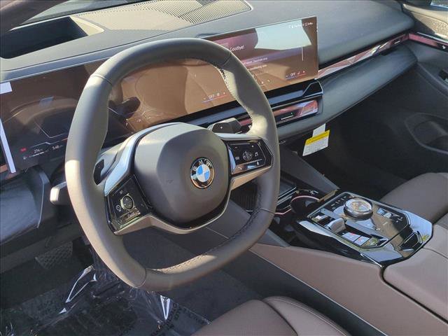 Used 2026 BMW 540i xDrive w/ Premium Package AWD/4WD image 3
