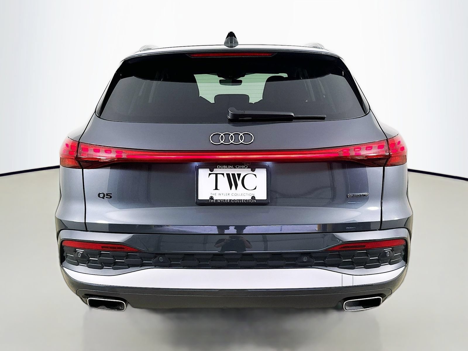 Used 2025 Audi Q5 Premium Plus w/ Premium Plus AWD/4WD image 6