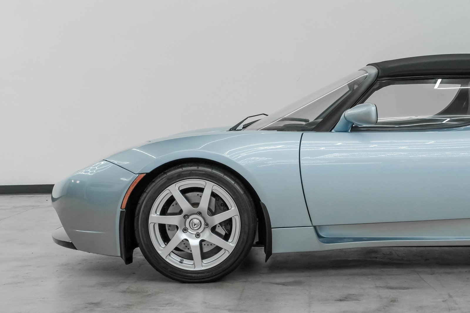 Used 2010 Tesla Roadster image 9