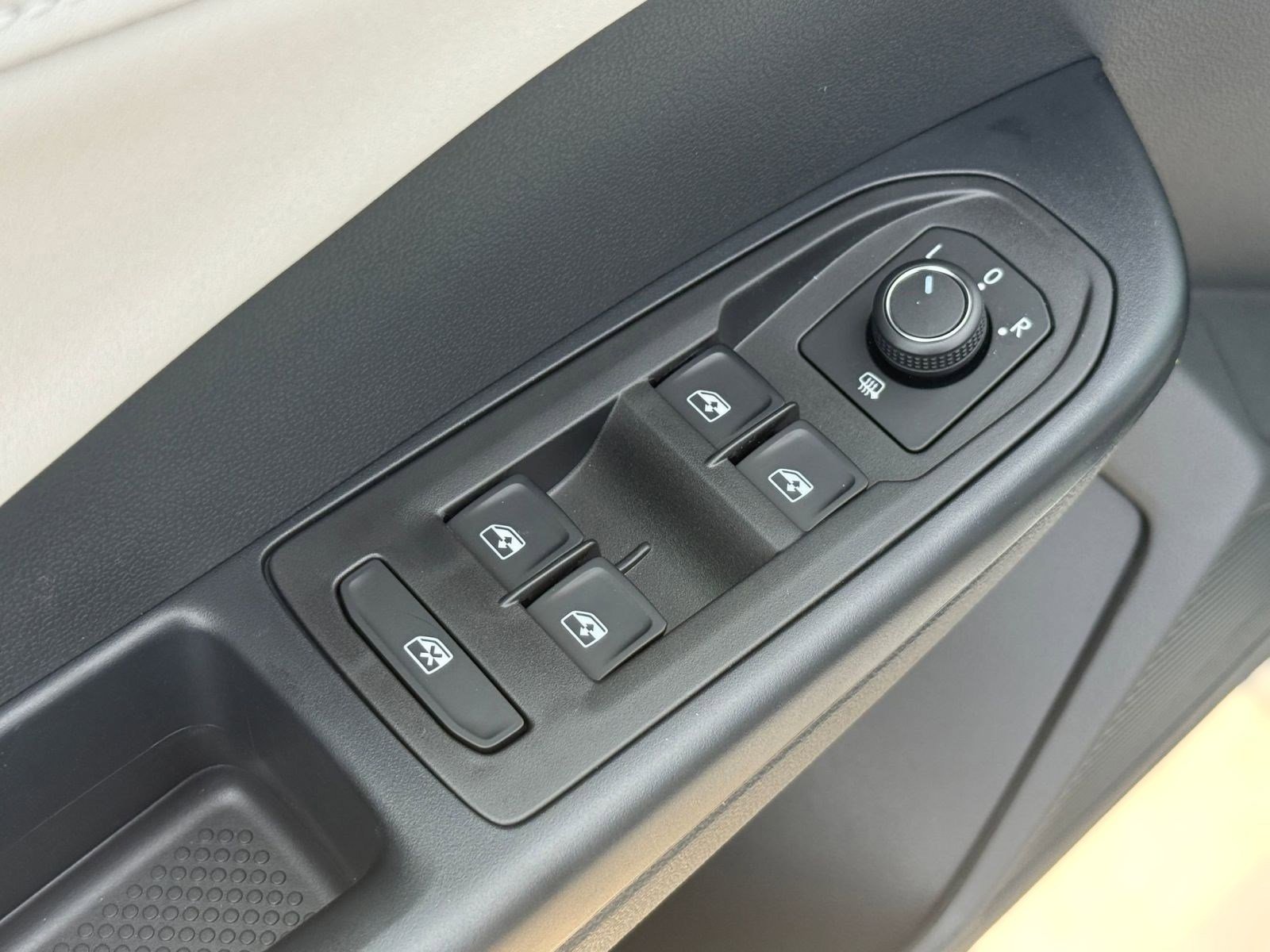 New 2026 Volkswagen Taos SE image 21