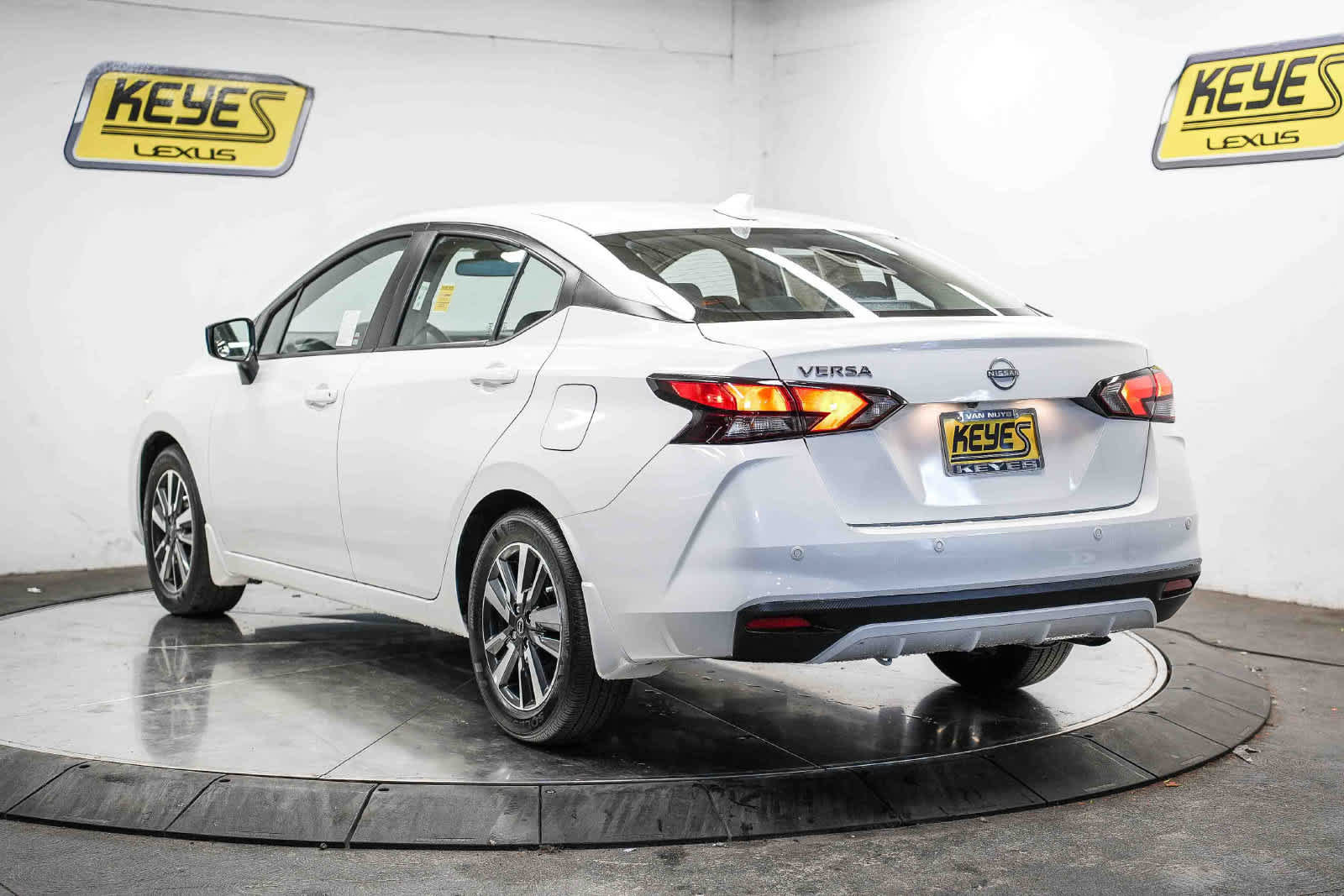 Used 2025 Nissan Versa SV w/ Trunk Package FWD image 2