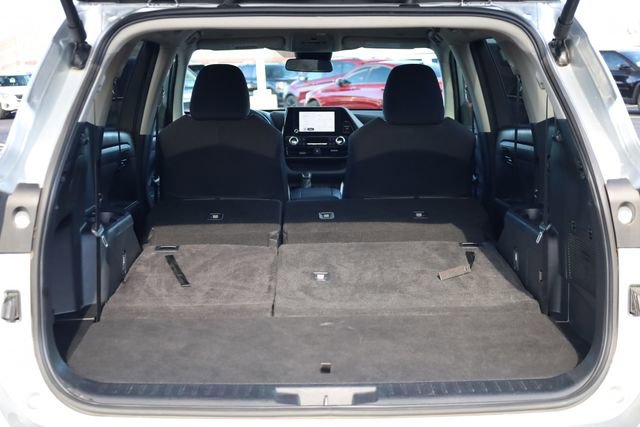 Used 2024 Toyota Highlander LE image 28