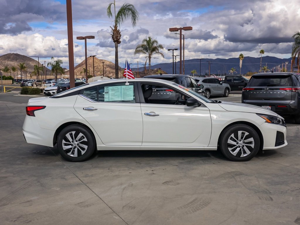 Used 2025 Nissan Altima 2.5 S image 3