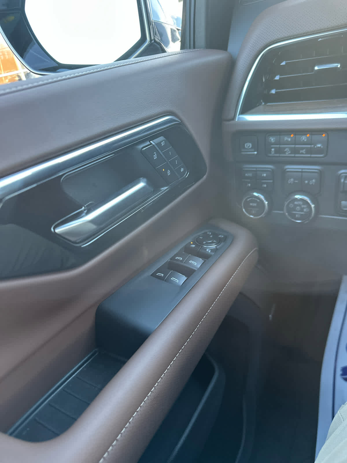 New 2026 Chevrolet Suburban High Country image 19