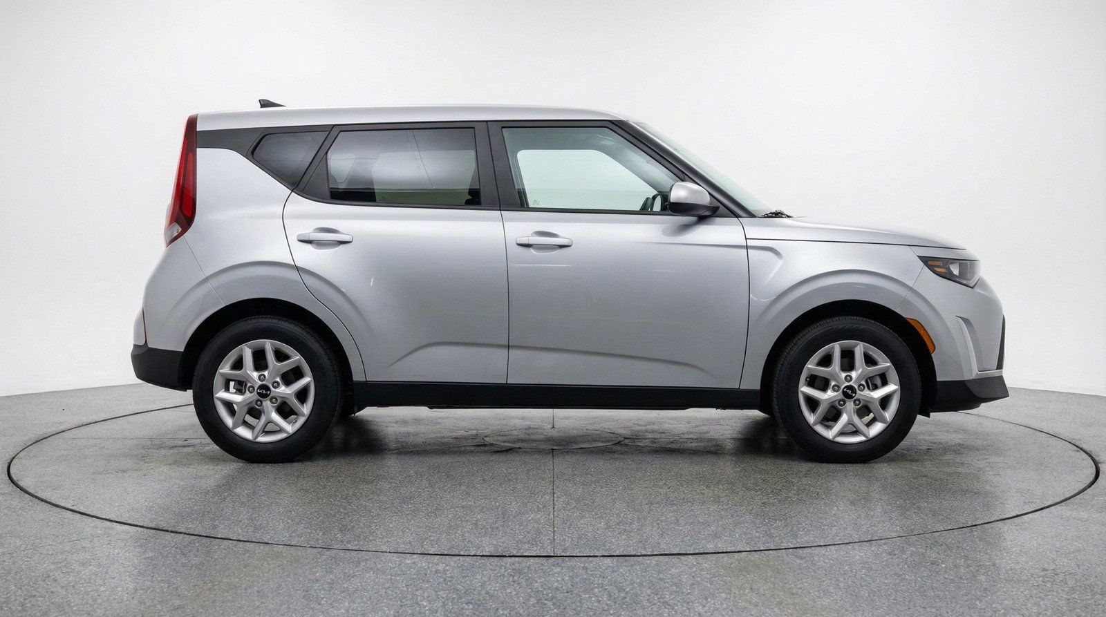 Used 2025 Kia Soul LX w/ LX Technology Package image 11
