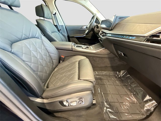 Used 2025 BMW X7 xDrive40i w/ Climate Comfort Package image 23