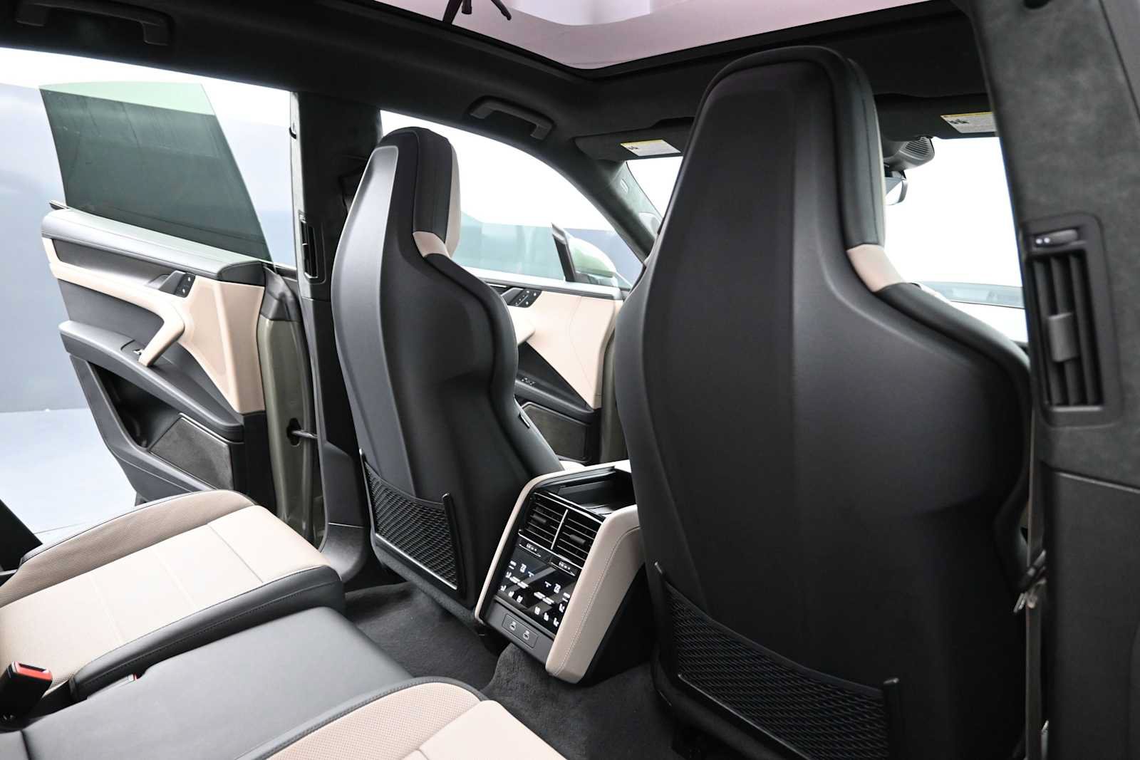 New 2026 Porsche Cayenne Turbo AWD/4WD image 25