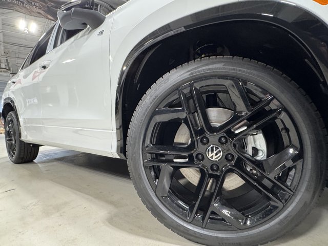 New 2026 Volkswagen Tiguan SE R-Line image 9