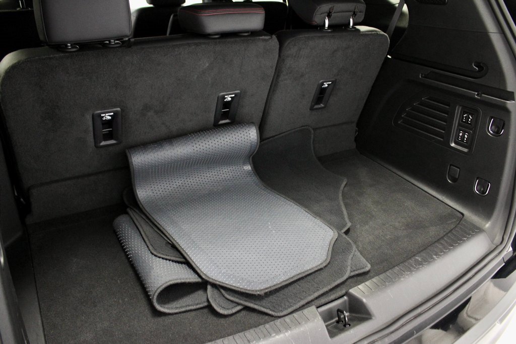 Used 2024 Chevrolet Traverse RS image 15