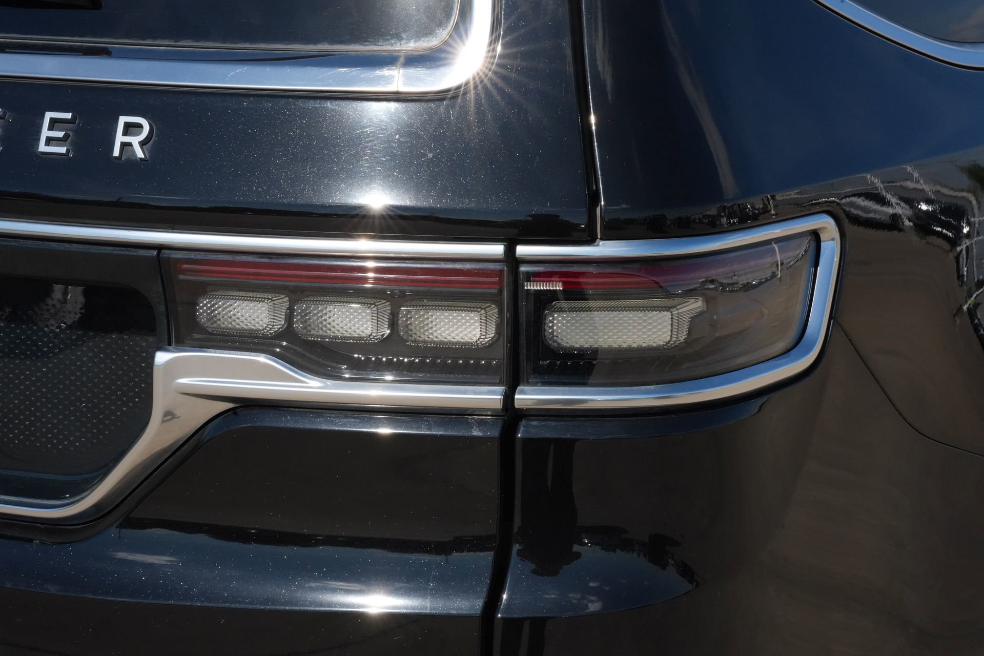 Used 2022 Jeep Grand Wagoneer Series II AWD/4WD image 23