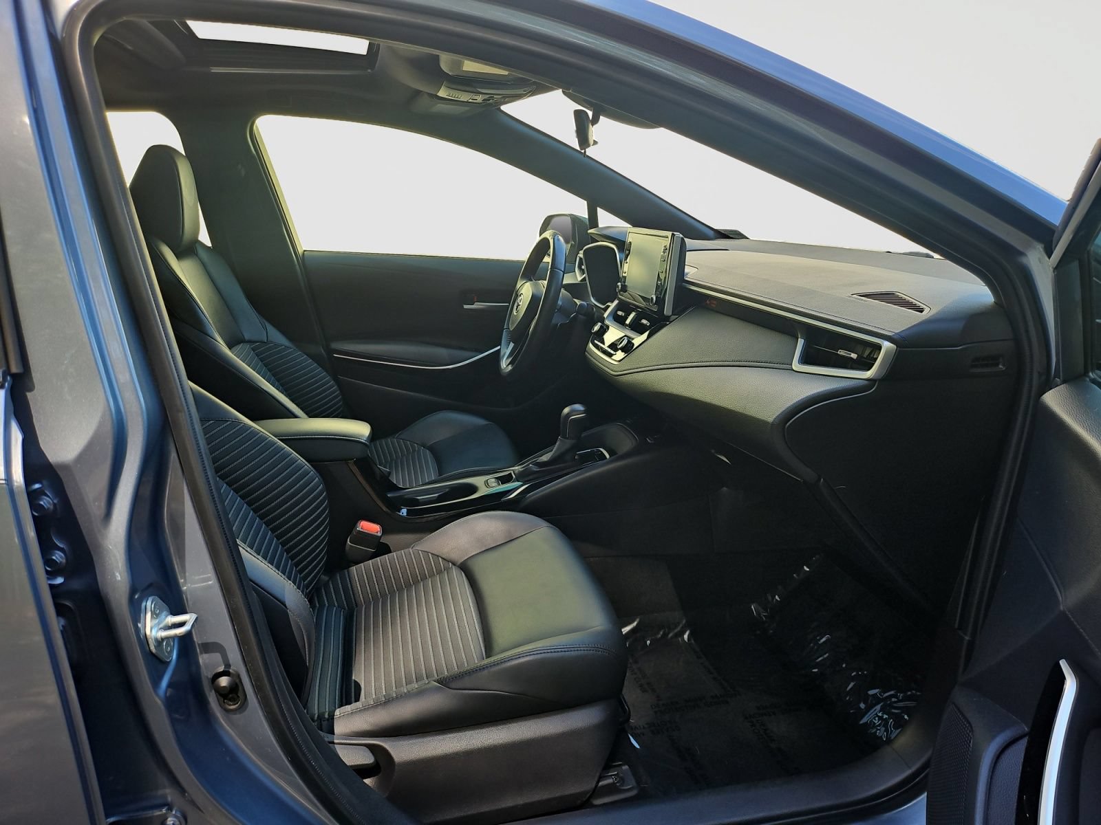 Used 2020 Toyota Corolla XSE FWD image 14