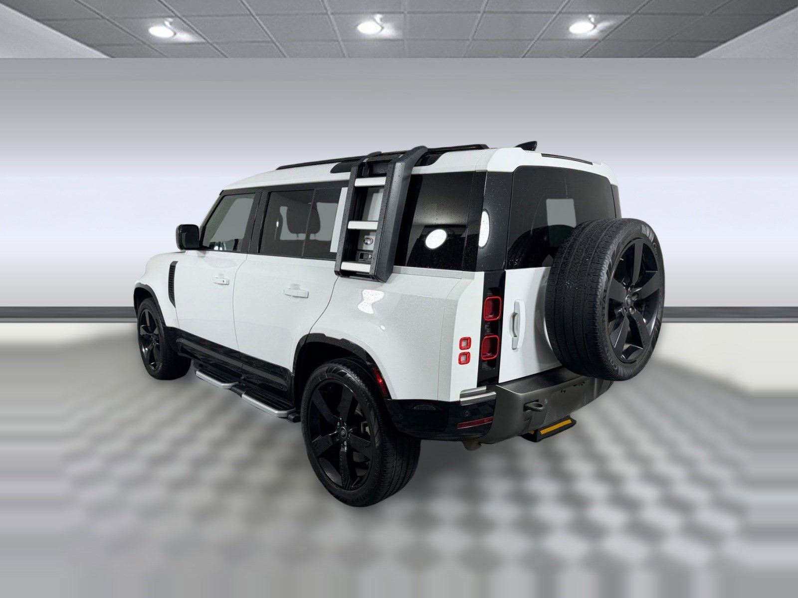 Used 2022 Land Rover Defender 110 X-Dynamic SE image 3