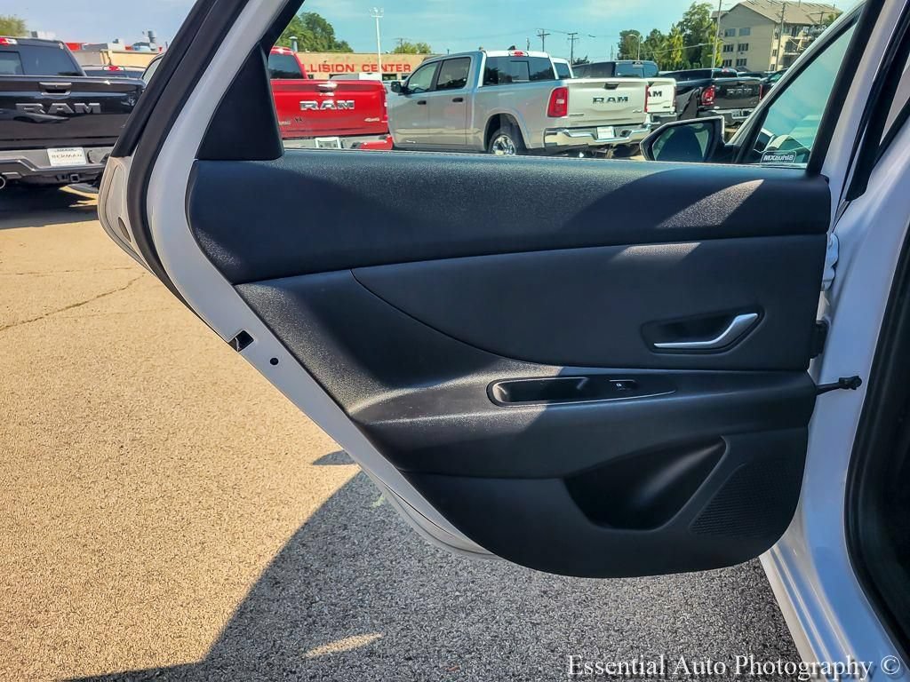 Used 2025 Hyundai Elantra SEL FWD image 26