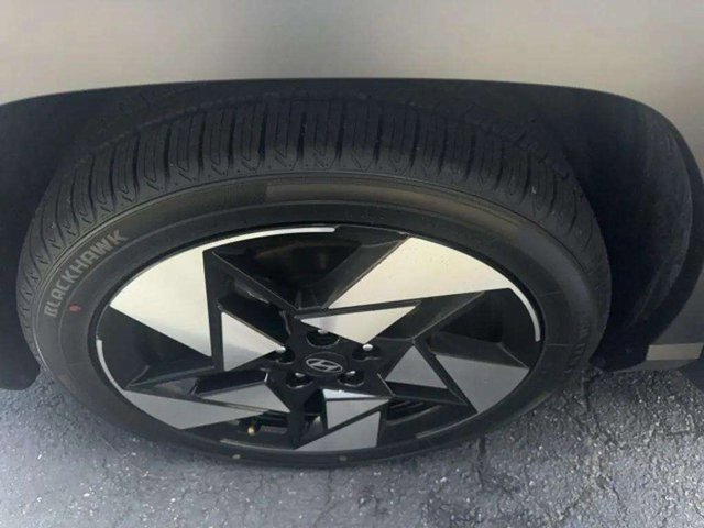 Used 2024 Hyundai Kona Limited image 19