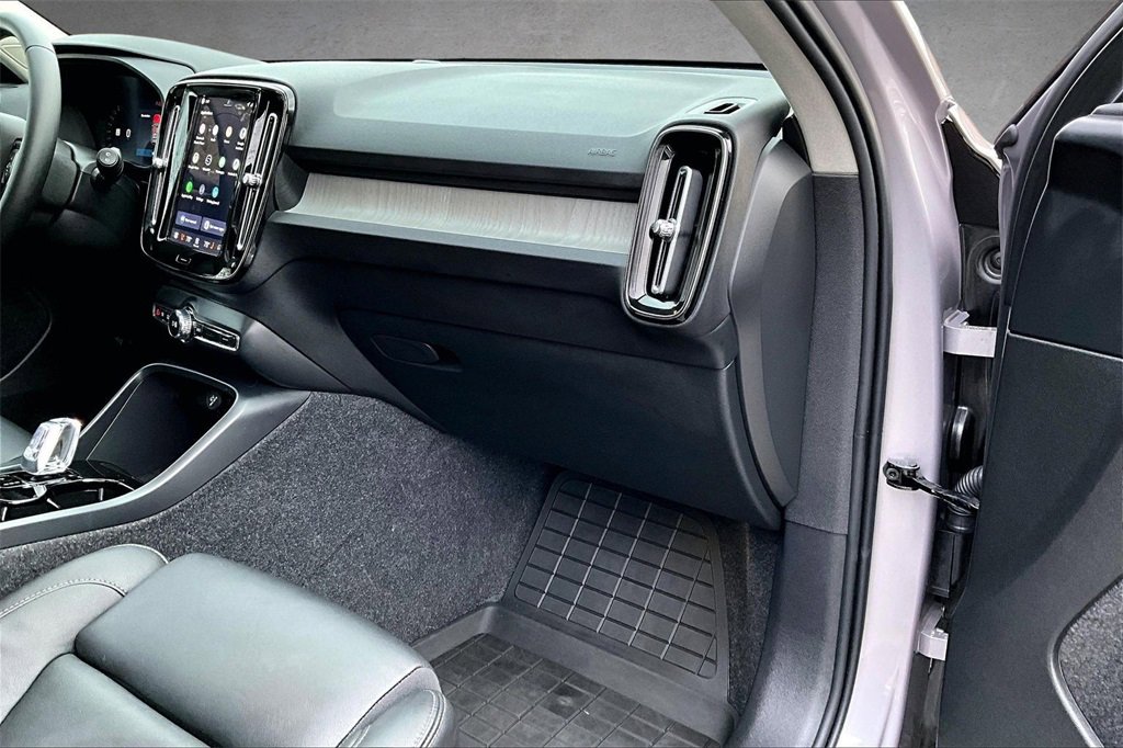 Used 2026 Volvo XC40 B5 Plus w/ Protection Package Premier image 25