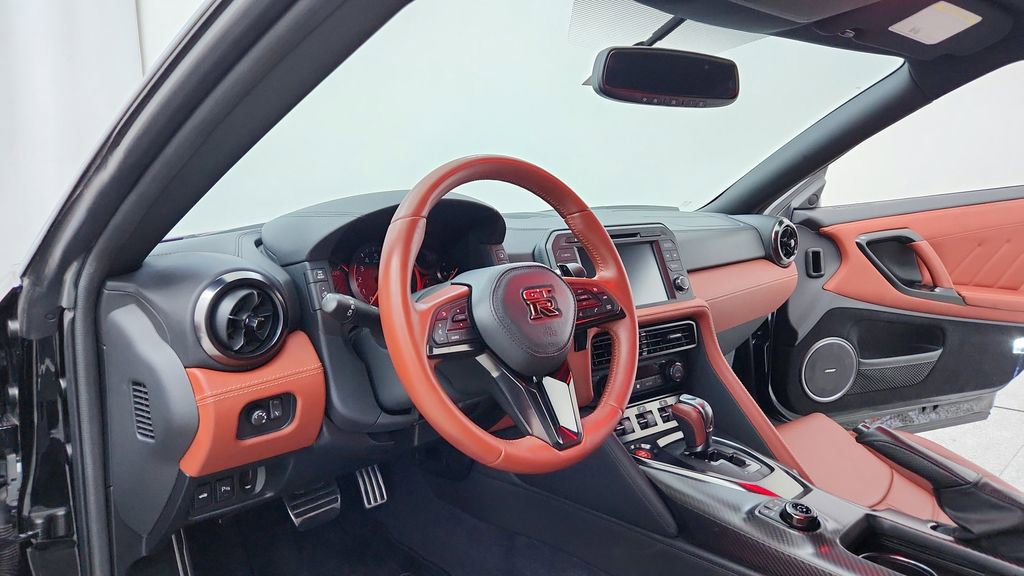 Used 2024 Nissan GT-R Premium w/ Premium Interior Package image 13