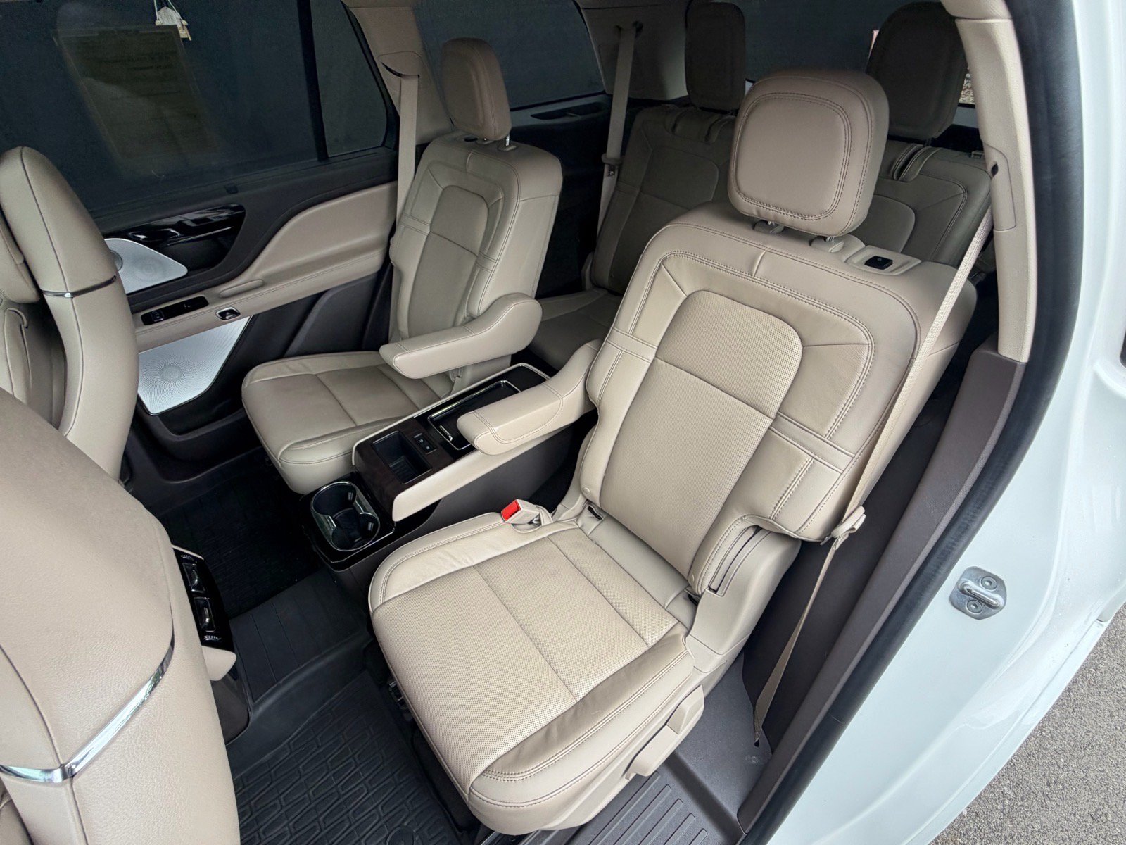 Certified 2022 Lincoln Aviator Reserve w/ Equipment Group 201A AWD/4WD image 23