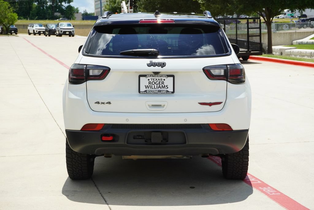 Used 2025 Jeep Compass Trailhawk w/ Trailhawk Elite Group AWD/4WD image 4