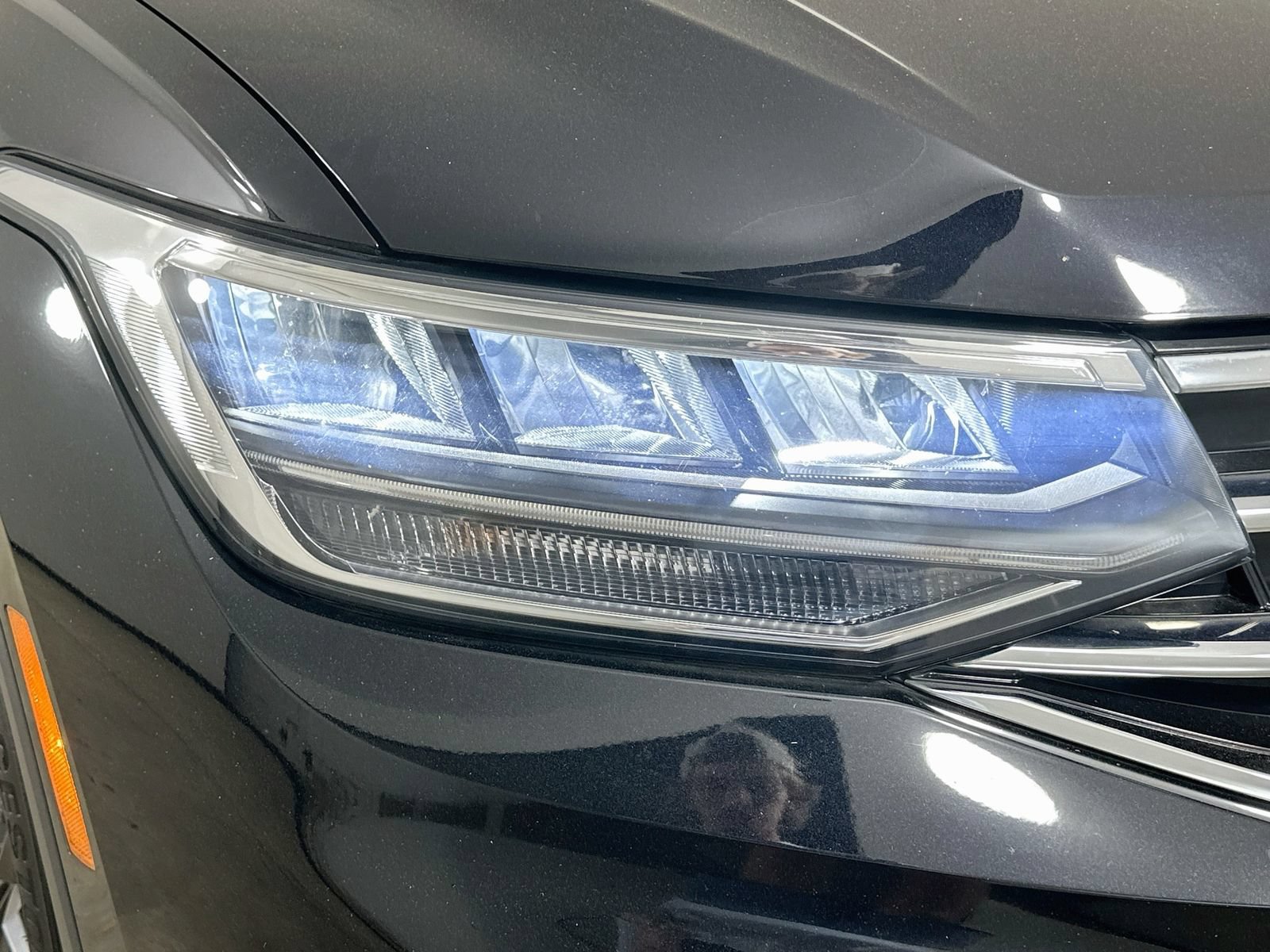 Certified 2023 Volkswagen Tiguan SE w/ Panoramic Sunroof Package AWD/4WD image 9