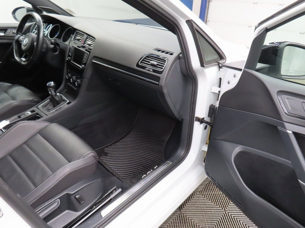 Used 2016 Volkswagen Golf R 4-Door image 24