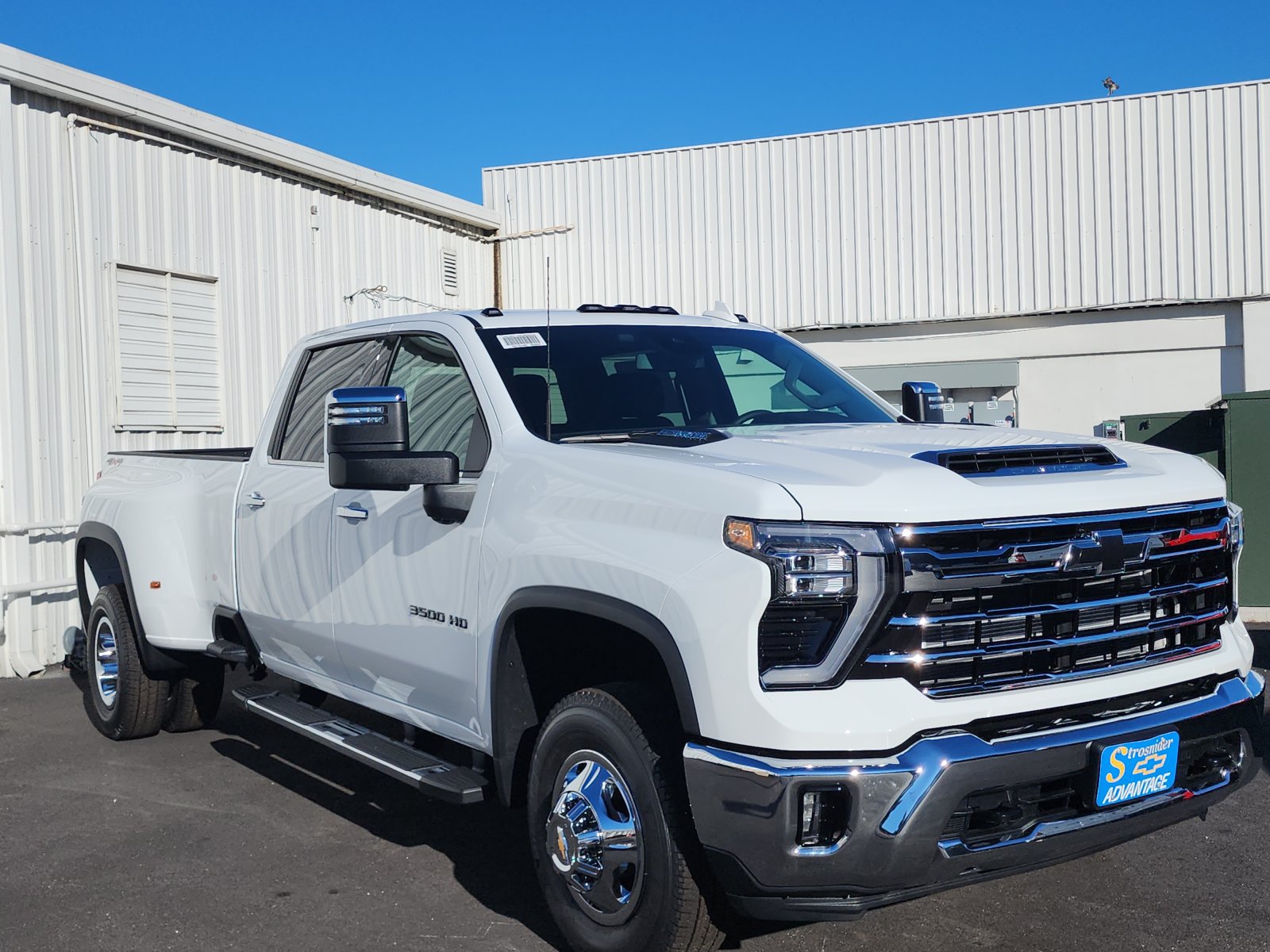 New 2026 Chevrolet Silverado 3500 LTZ w/ LTZ Convenience Package AWD/4WD image 7