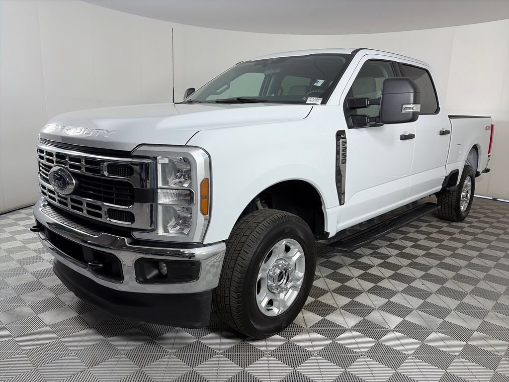 Certified 2025 Ford F250 XLT AWD/4WD image 3