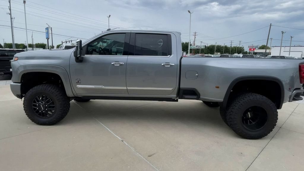 New 2026 Chevrolet Silverado 3500 High Country w/ High Country Premium Package AWD/4WD image 7