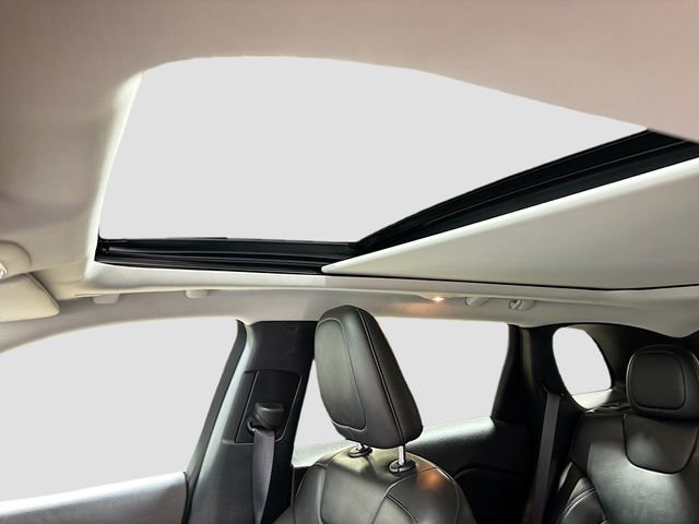 Used 2021 Jeep Cherokee Latitude Plus w/ Sun & Sound Group image 23