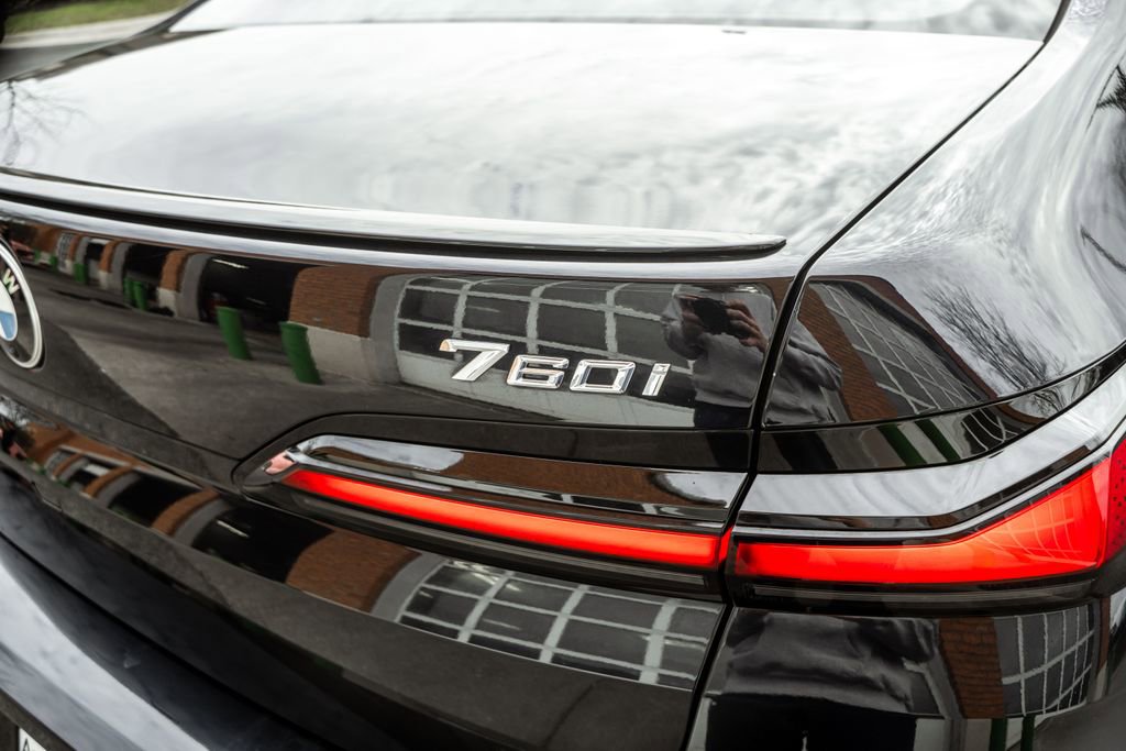 Used 2023 BMW 760i xDrive w/ Executive Package image 40